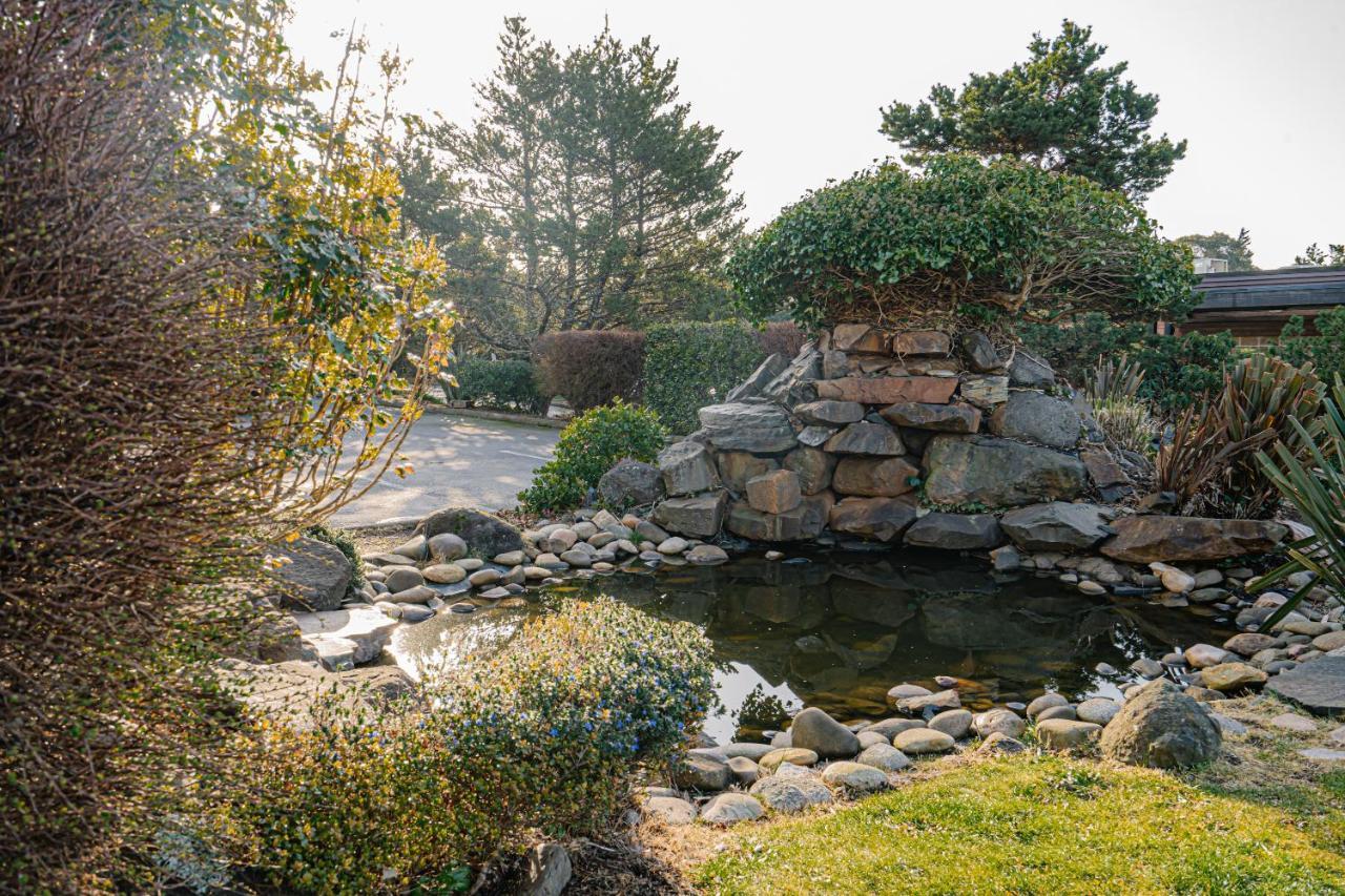 The Ashley Inn & Suites Lincoln City Exterior foto