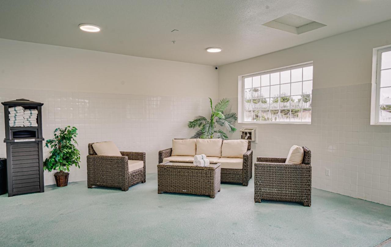 The Ashley Inn & Suites Lincoln City Exterior foto